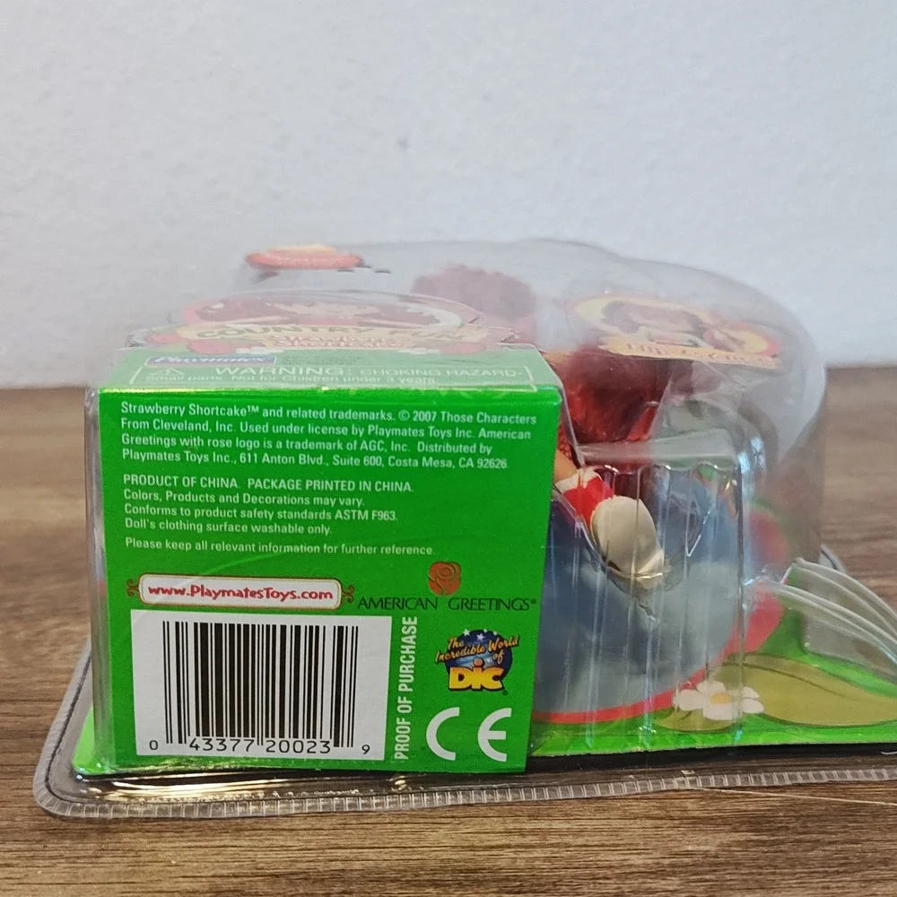 Playmates Strawberry Shortcake Country Fun Doll 6in Red Scented 2007 New